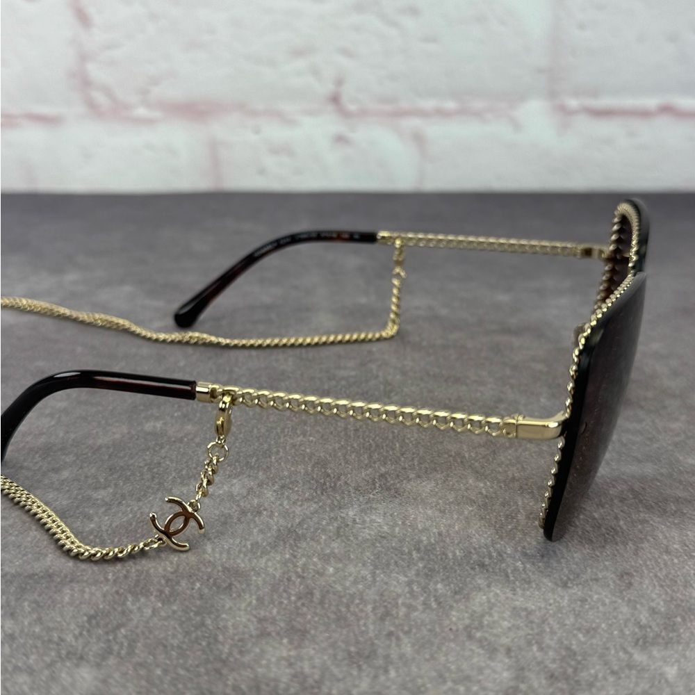Chanel Square Sunglasses with CC Chain 4244 - Picture 11 of 16